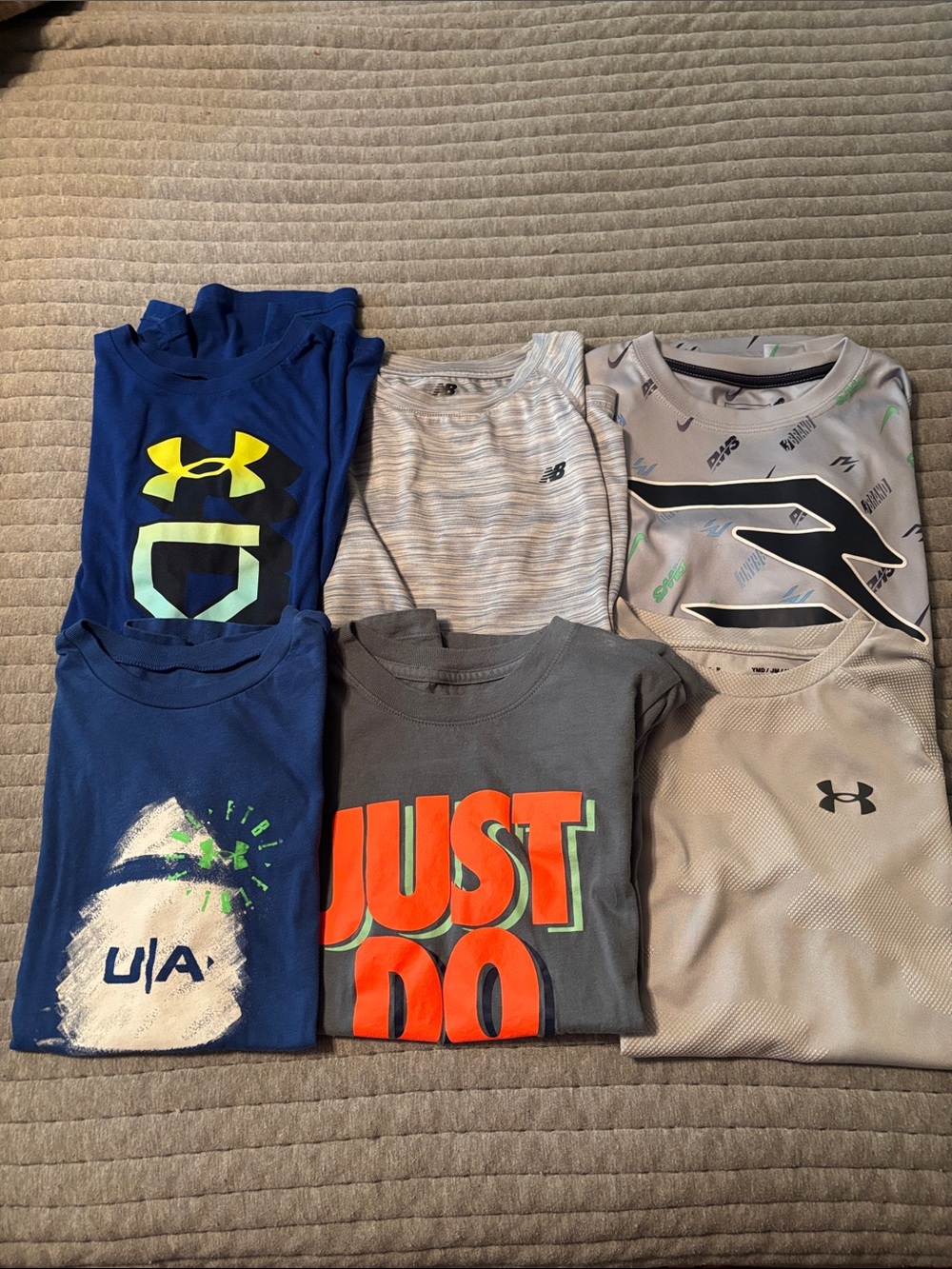 6 boys tshirts - youth M